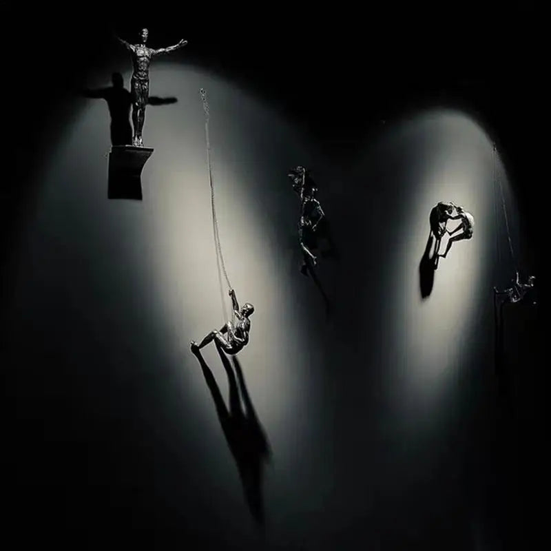 O Escalador: Escultura de Parede em Resina