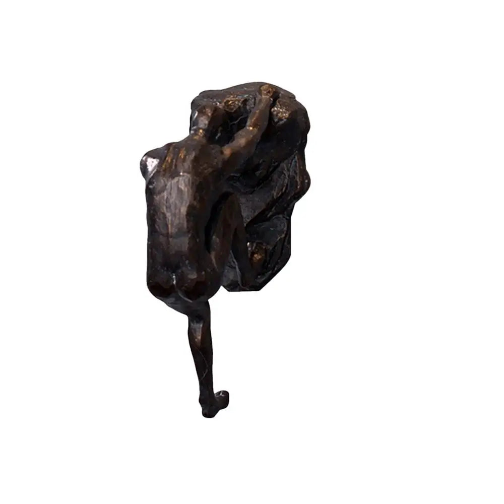 O Escalador: Escultura de Parede em Resina